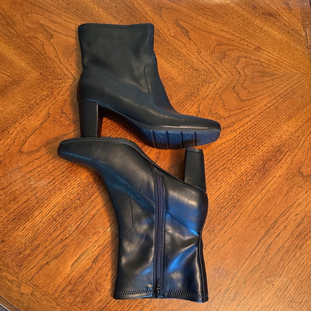 Aerosoles Black Faux Leather Short Womens sz.9 boots with 3” Heel
